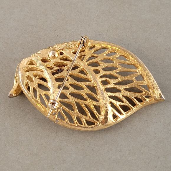 Vintage BSK Gold-Tone Leaf Brooch Faux Pearl 2.1” Filigree Openwork Pin - Picture 6 of 10